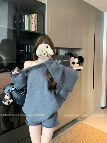 Real-life price, fur collar, off-shoulder loose pullover sweater for women, winter gray casual straight knitted shorts two-piece set