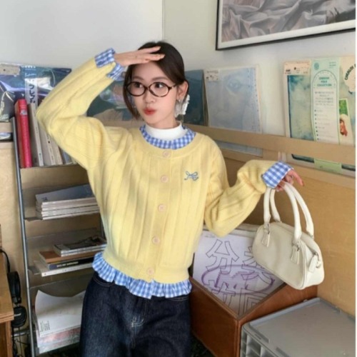 Korean plaid spliced ​​sweater jacket for women's spring new fashionable and fashionable single-breasted loose knitted cardigan