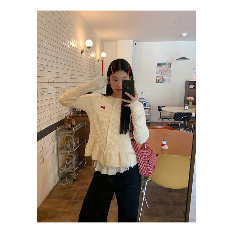 Red Man Pavilion sweater jacket for women in autumn and winter style unique top high-end design beautiful knitted cardigan