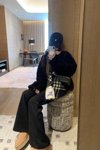 Korean black slim bell-bottom pants in winter slim soft and thickened trousers