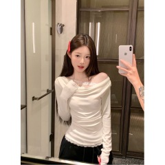 Pure white swinging collar one-shoulder T-shirt for women in autumn and winter off-shoulder base shirt fake two-piece lace inner short top