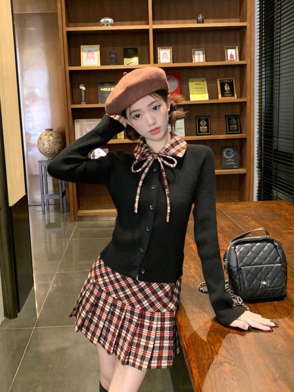 Winnie College Festive Lace-up Bow Fake Two-Piece Spliced ​​Sweater Red Check Skirt Set