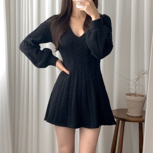 Korean chic autumn and winter retro twist pattern V-neck waist-hugging small lantern sleeve A-line knitted sweater dress for women