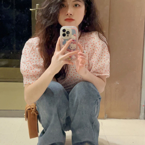 Summer chic short V-neck waist-hugging Hong Kong style retro puff short-sleeved shirt unique and unique sweet and spicy top for women