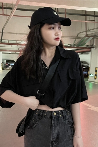 Design-sensual niche black shirt for women loose lazy style short drawstring top