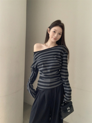 Design-striped one-length T-shirt for women in spring new style waist-slimming inner bottom shirt top