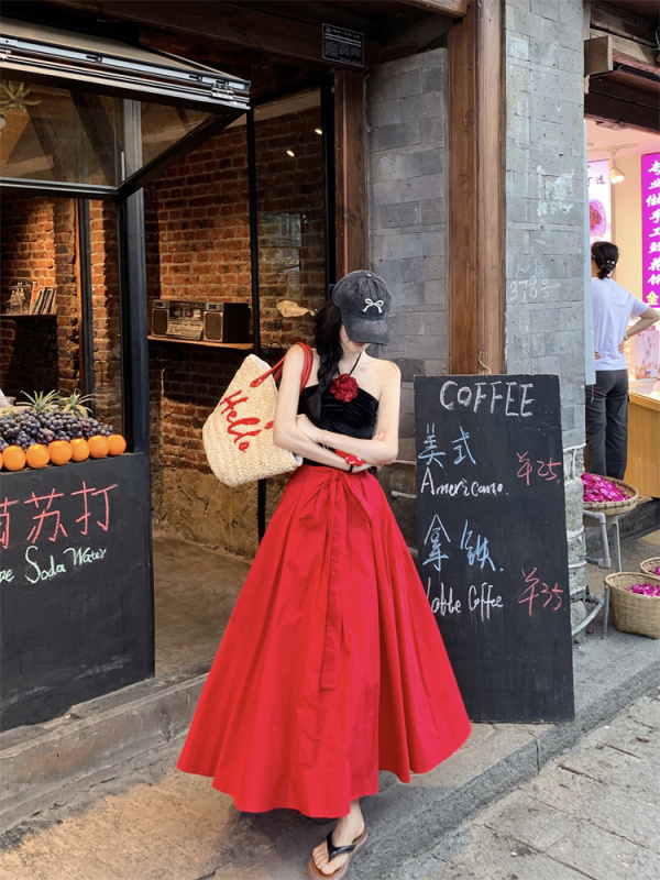 Black halter neck suspender + red bow streamer large sway skirt A-line umbrella skirt