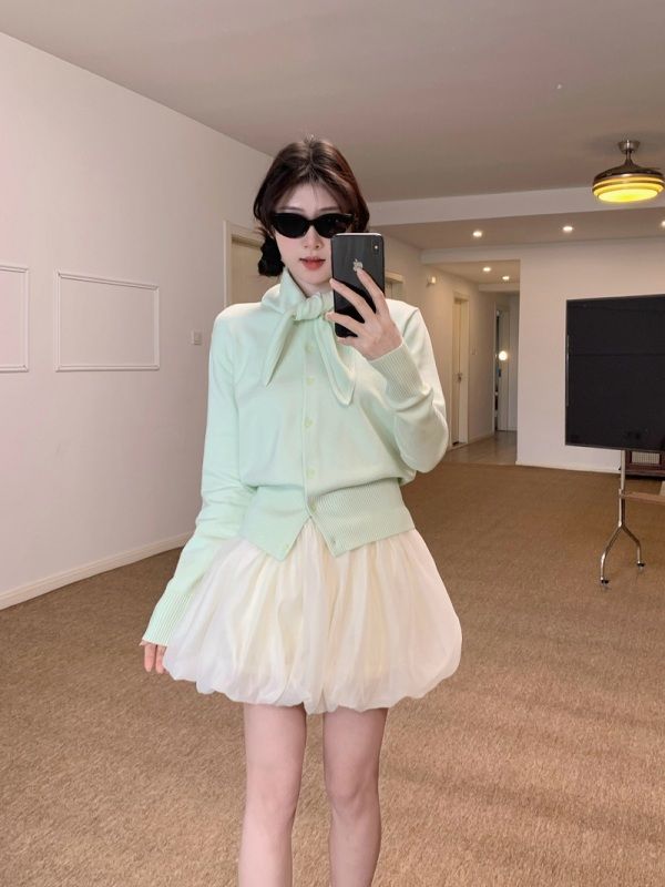 New solid color simple small square towel knitted cardigan + puffy yarn short skirt