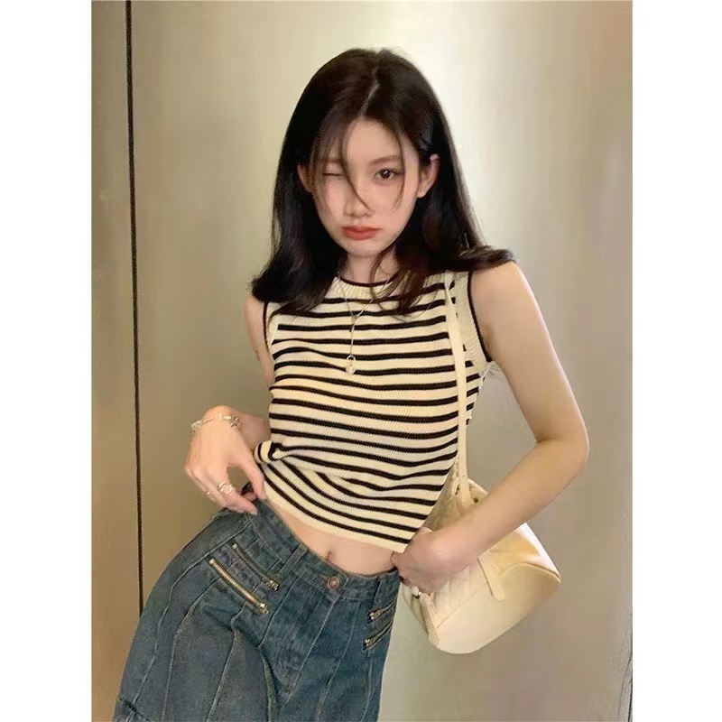 Contrast color striped wide shoulder strap suspender vest for women in summer design niche short chic sleeveless knitted top summer