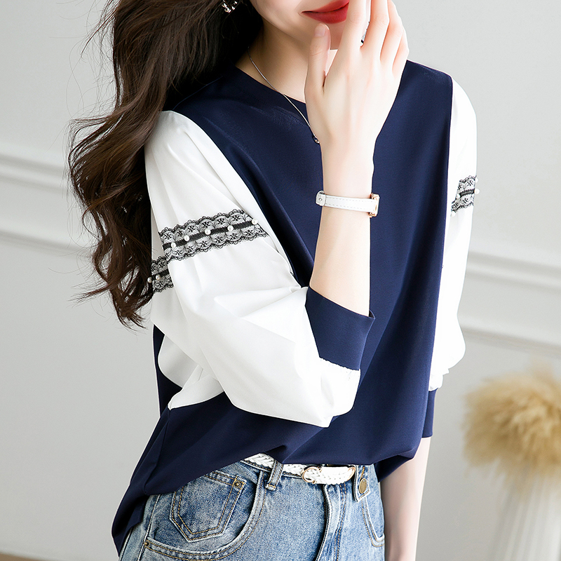 Real shot, spot, new round neck pullover splicing fake two-piece lace versatile lady gentle top women's shirt