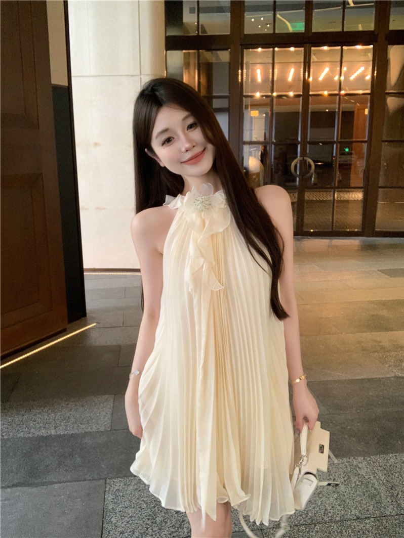 Real-life spring and summer ruffle white sleeveless halter neck chiffon dress short nun skirt with brooch