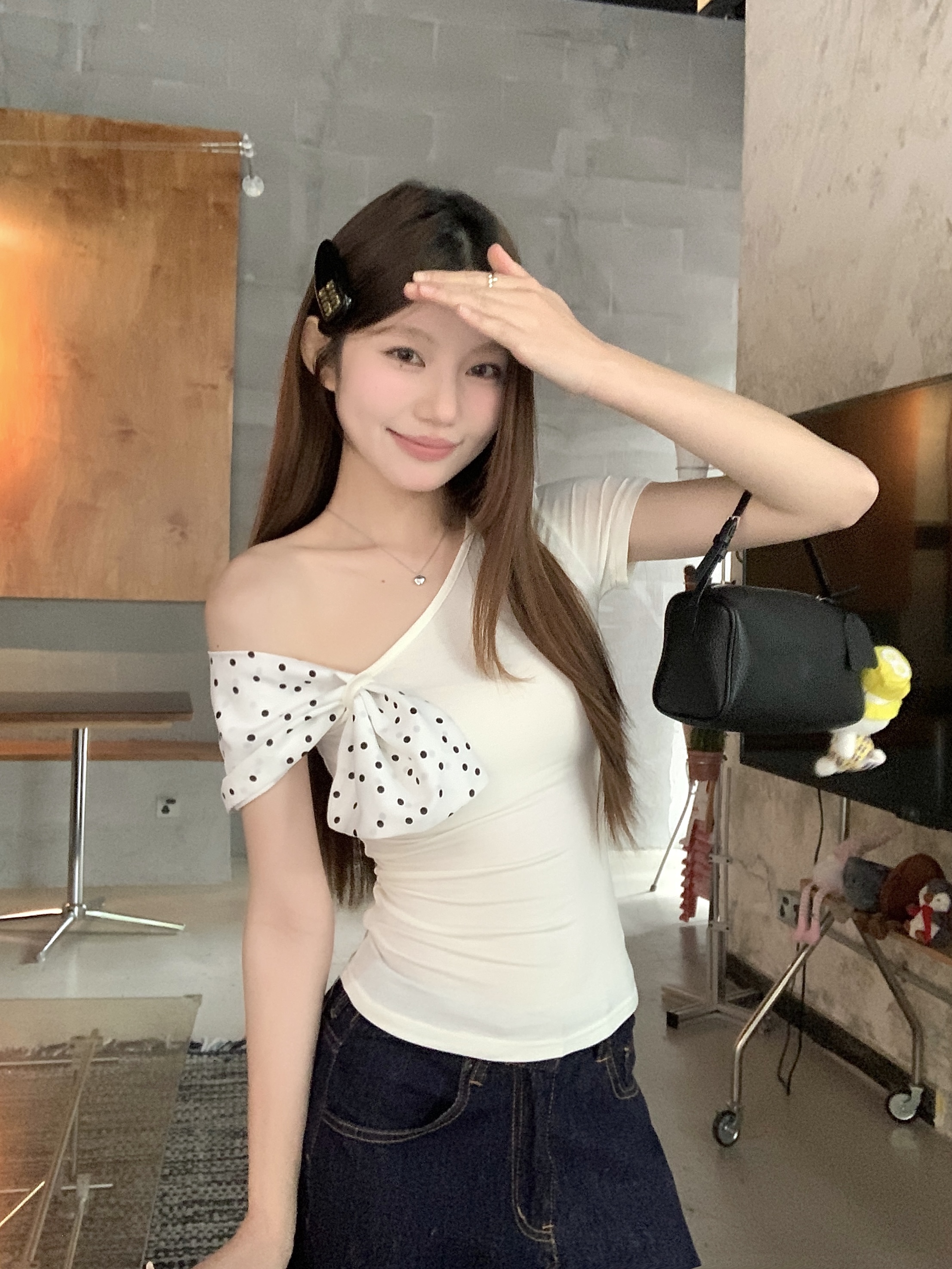 Real shot French fashion polka dot slanted neck off-shoulder short-sleeved T-shirt spring and summer small person unique and beautiful top