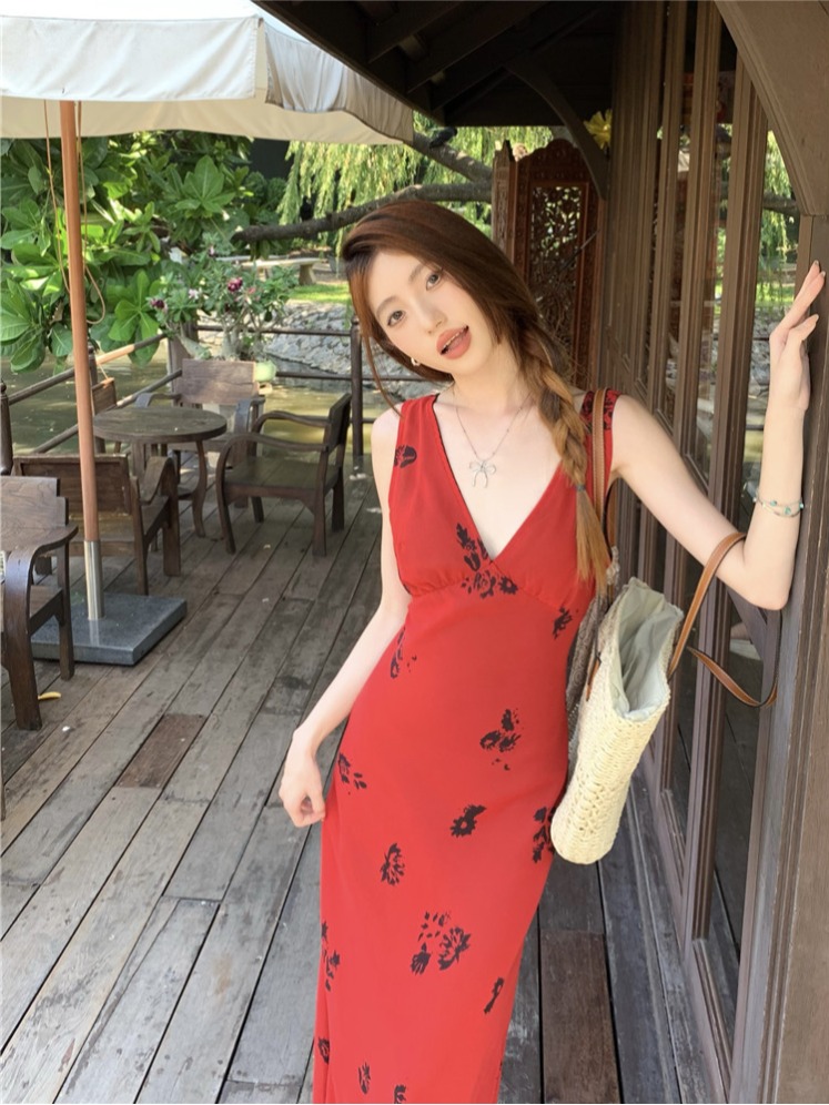 Real photo of red V-neck suspender dress for women in summer waistband and hip long vacation skirt