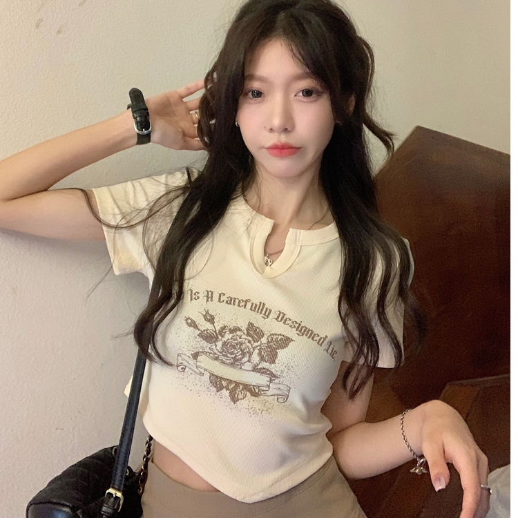 小眾不規則百搭綠色短袖T恤女夏季辣妹修身設計感短款露臍上衣ins