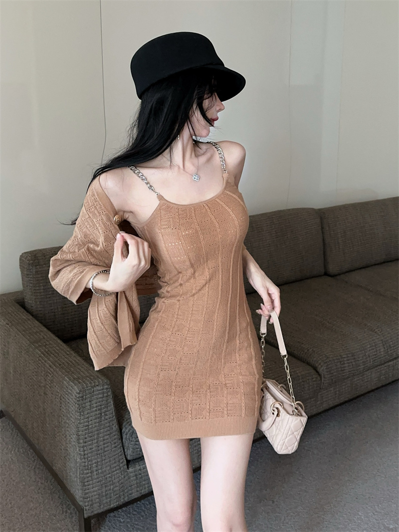 Real shot of a celebrity temperament and irregular cloak + suspender dress two-piece set