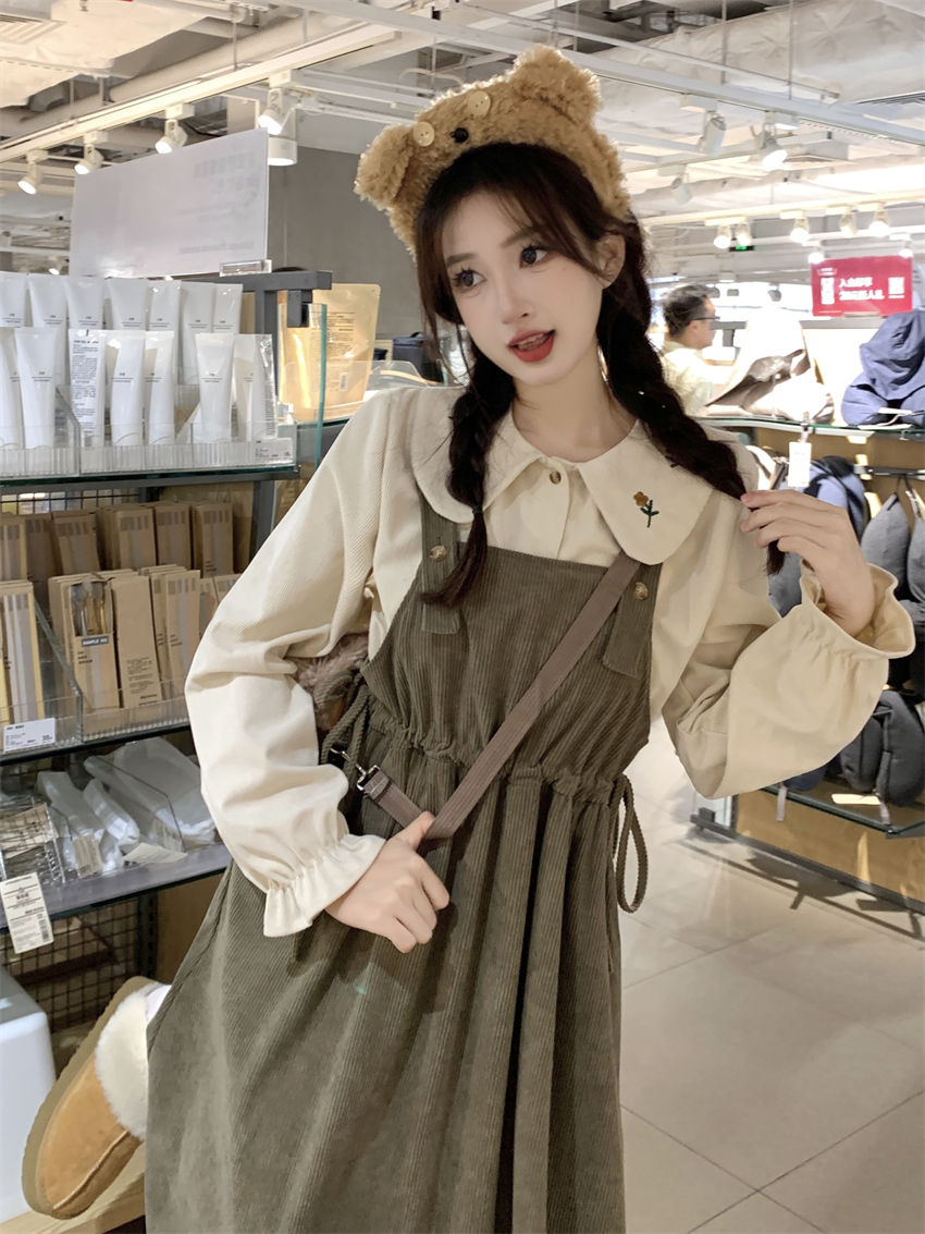 Real shot of milk tea dressing in spring, a complete set of 2025 new Korean corduroy strap dress two-piece set
