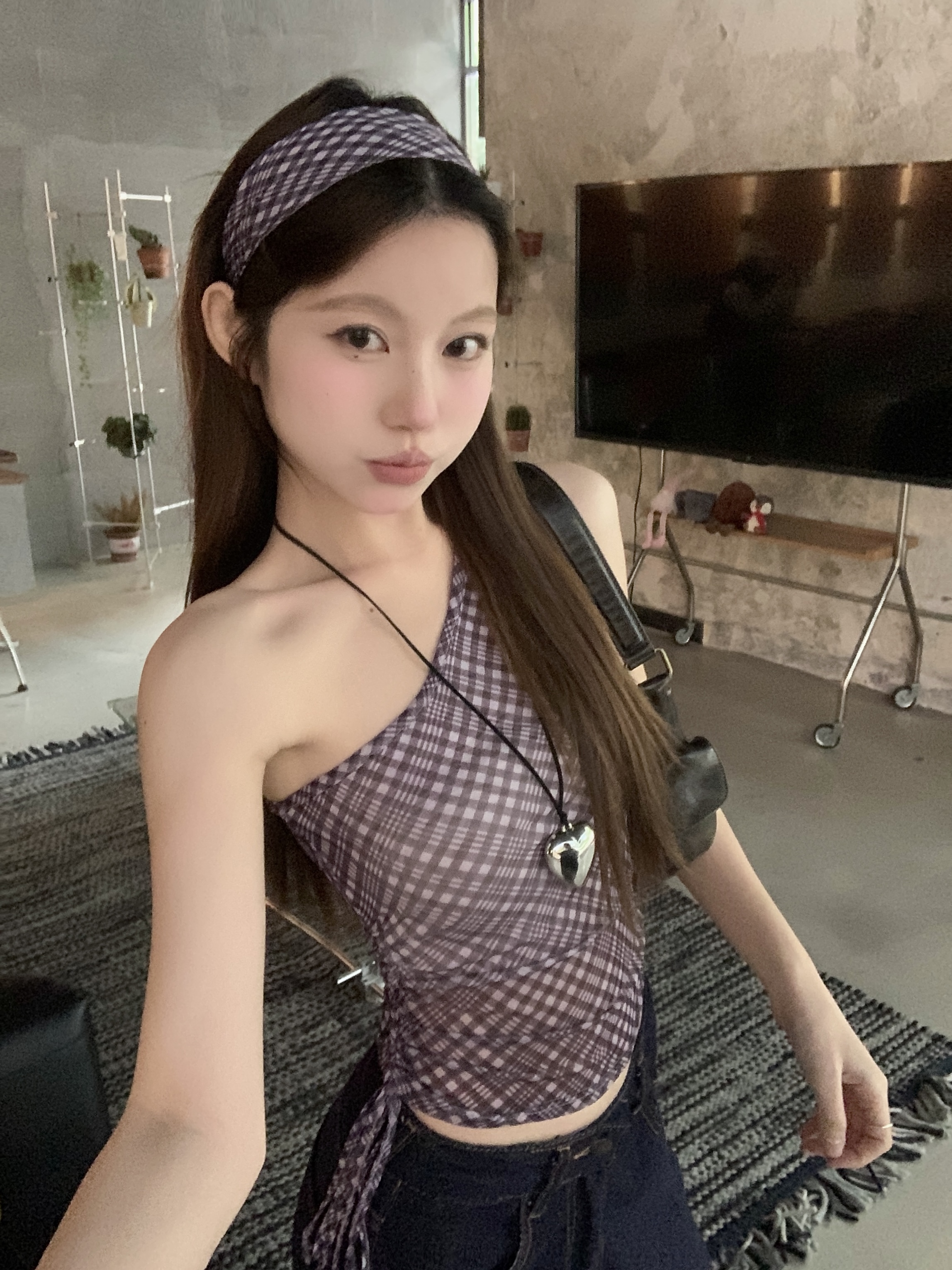 Real shot of women's suspender vest design and slim niche plaid slanted shoulder French sleeveless top for women
