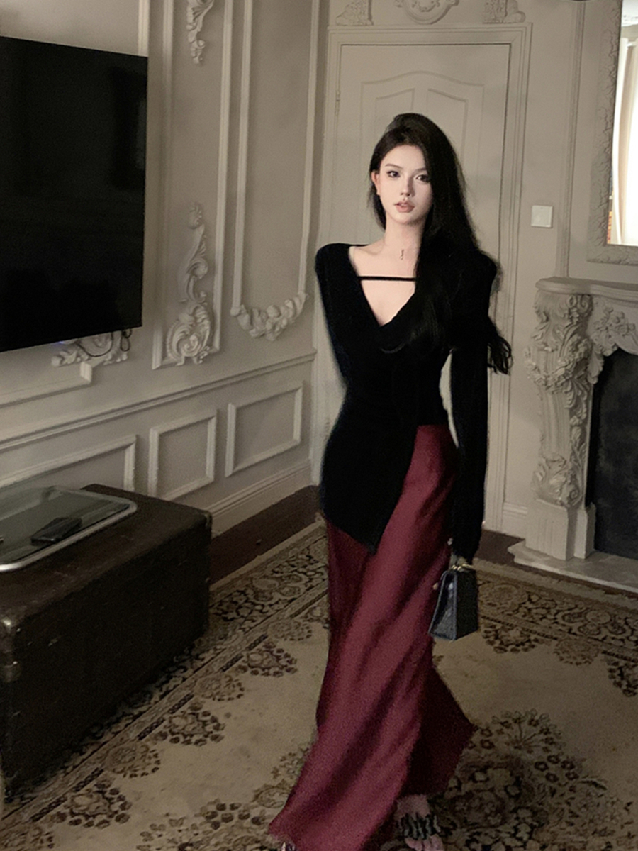 Real shot of retro sexy high-end lady V-neck long sleeve irregular T-shirt + high waist slit skirt for women