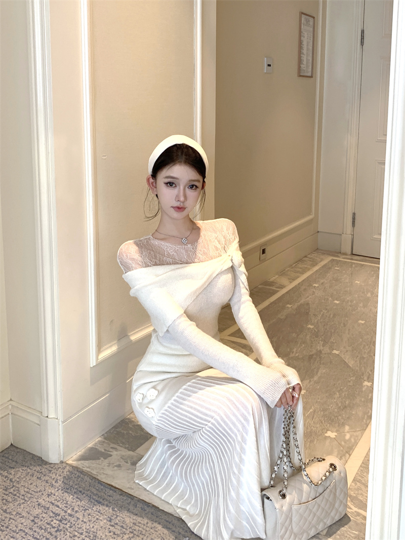 Real shot of sexy lace spliced ​​wool one-shoulder white sweater sweater pack hip fishtail skirt suit