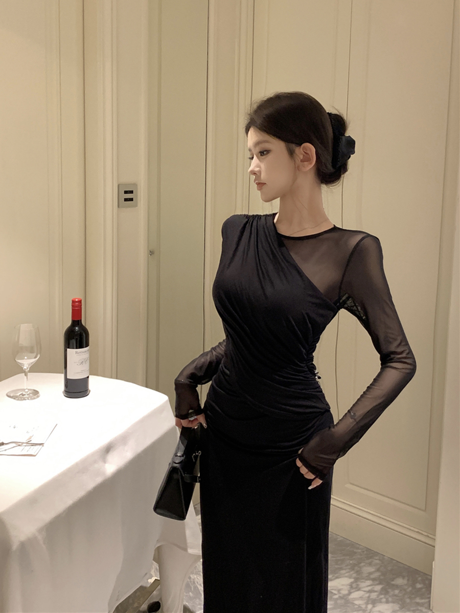 Real shot of retro sexy lady black temperament mesh knitted waist-hugging and long-sleeved dress for women