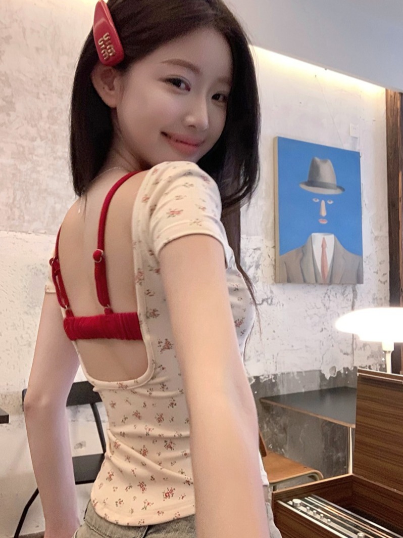 外貿純欲假兩件碎花短袖T恤女設計感帶胸墊露背修身絕美短款上衣