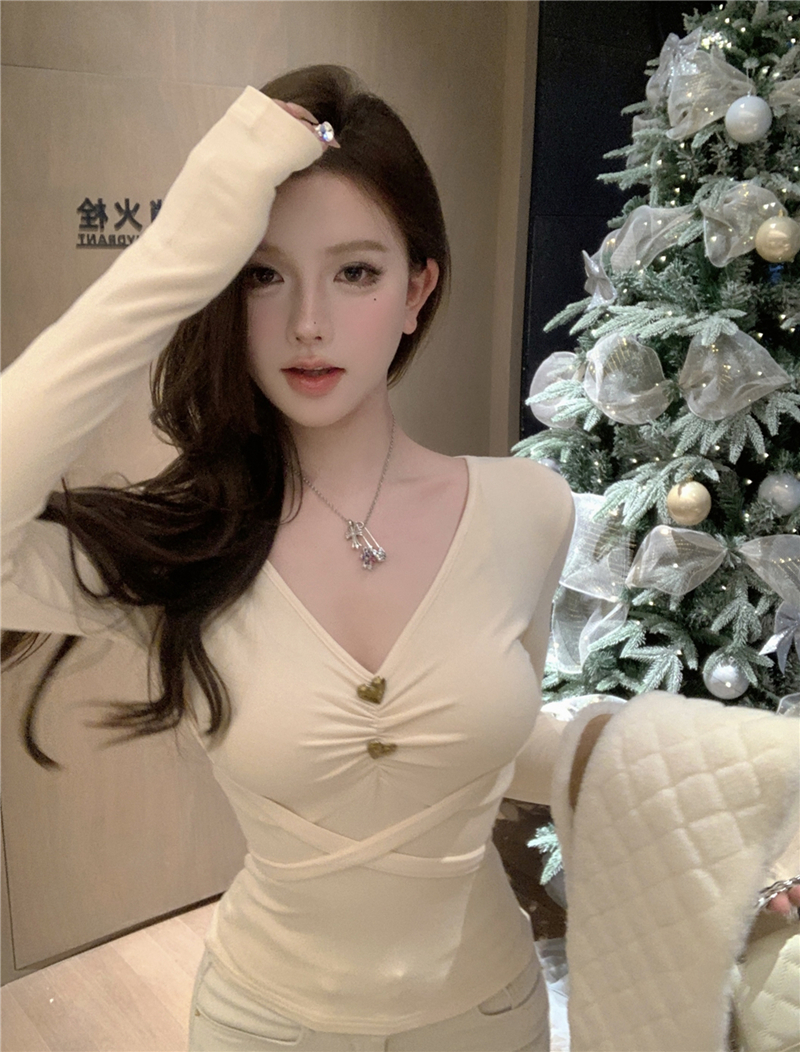Real shot of retro sexy V-neck pure slim fit and slim love button bottom shirt T-shirt top for women