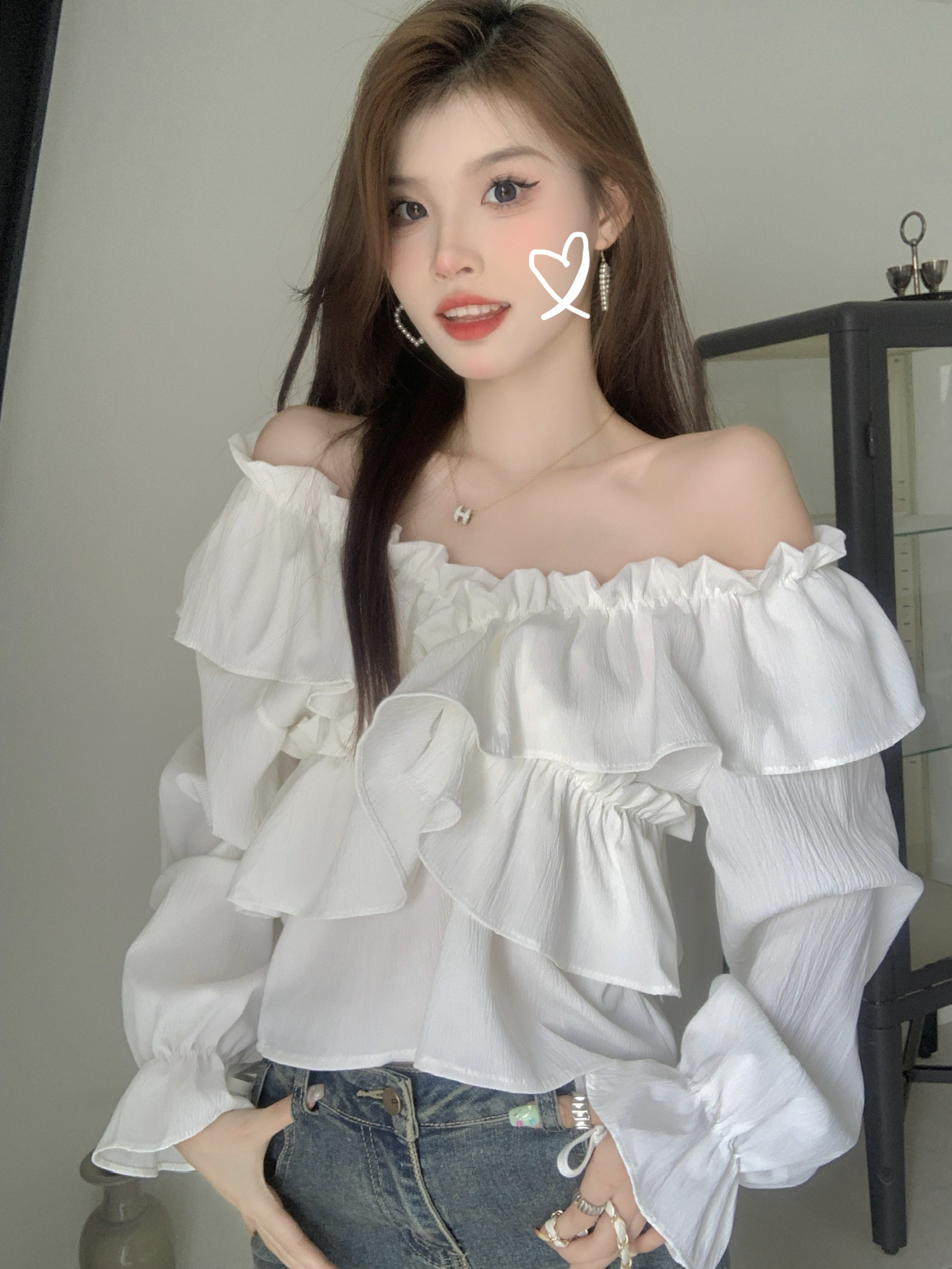 Real shot of early autumn gentle temperament, long-sleeved long-sleeved shirt, sweet girl one-shoulder niche top for women