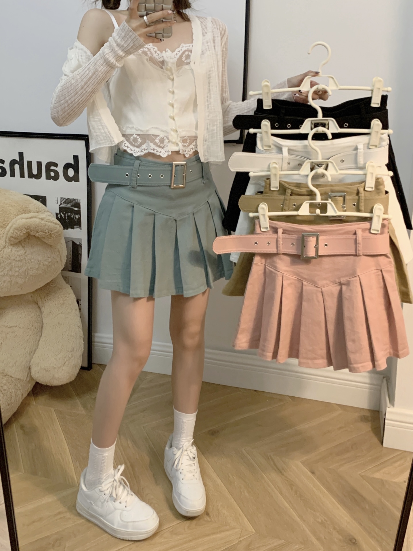 Real shot Korean version of retro versatile short skirt with belt high waist pleated skirt for women