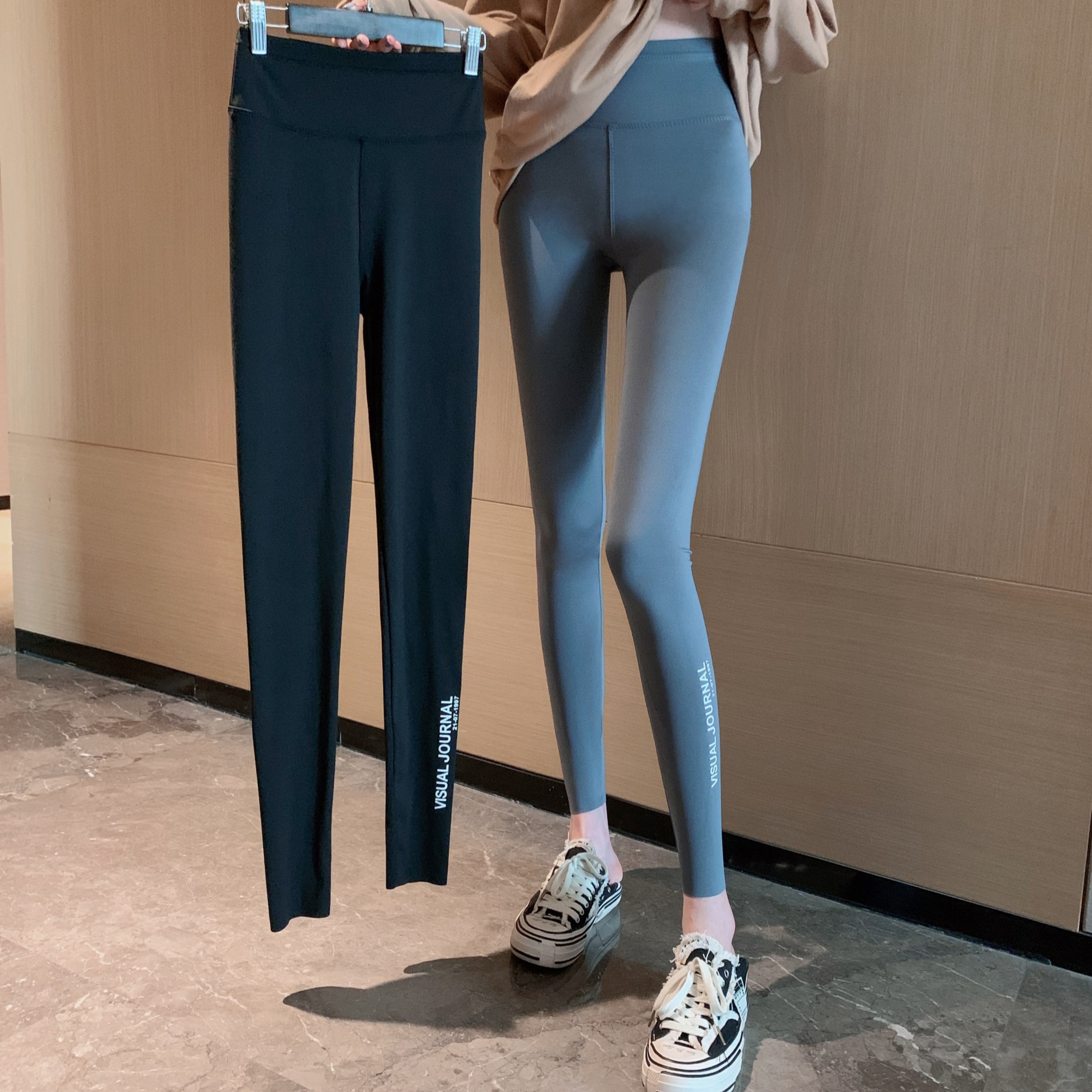 Real shot of big stretch shark leather pants in spring and autumn, belly-tightening and buttock-lifting leggings yoga pants