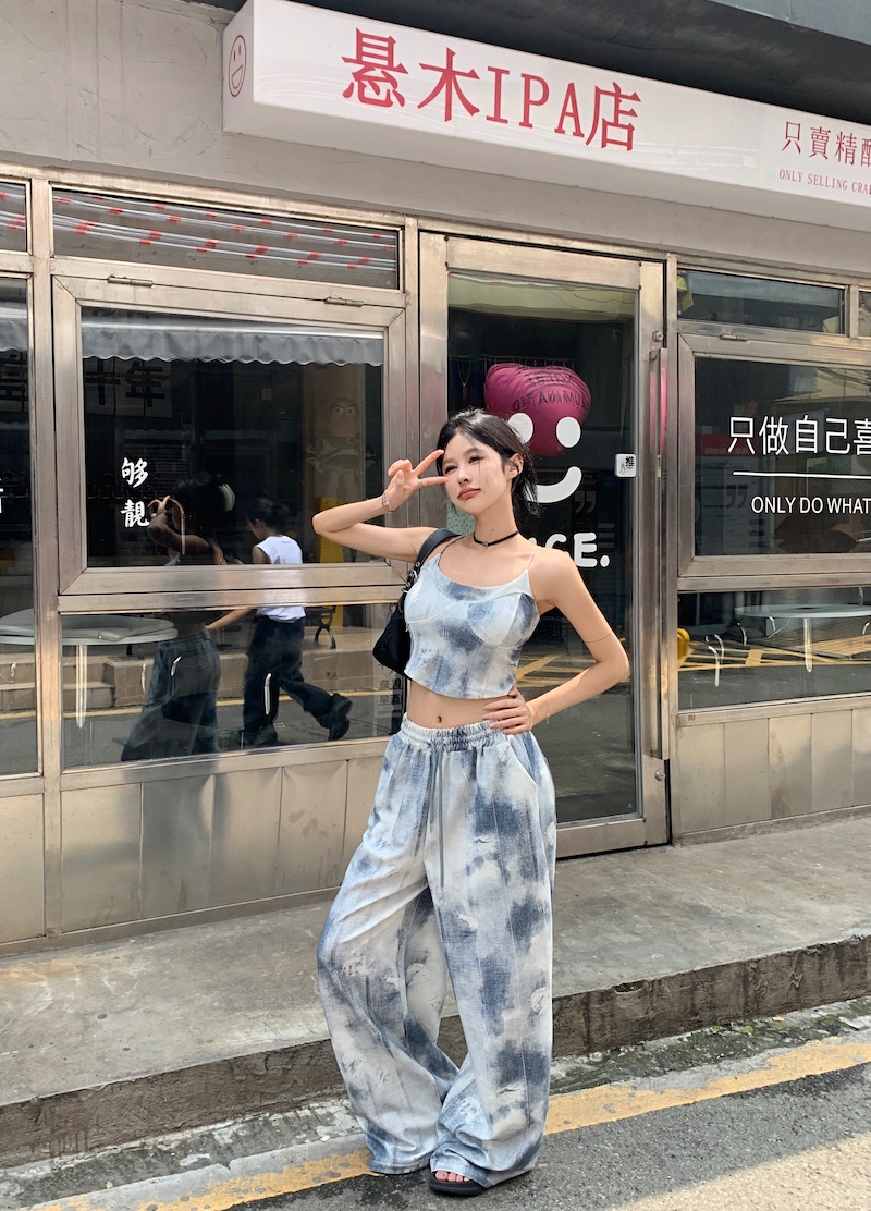 Real shot, slim-fitting, slim tie-dye printed suspender vest top + high-waisted casual floor-moving wide-leg pants set