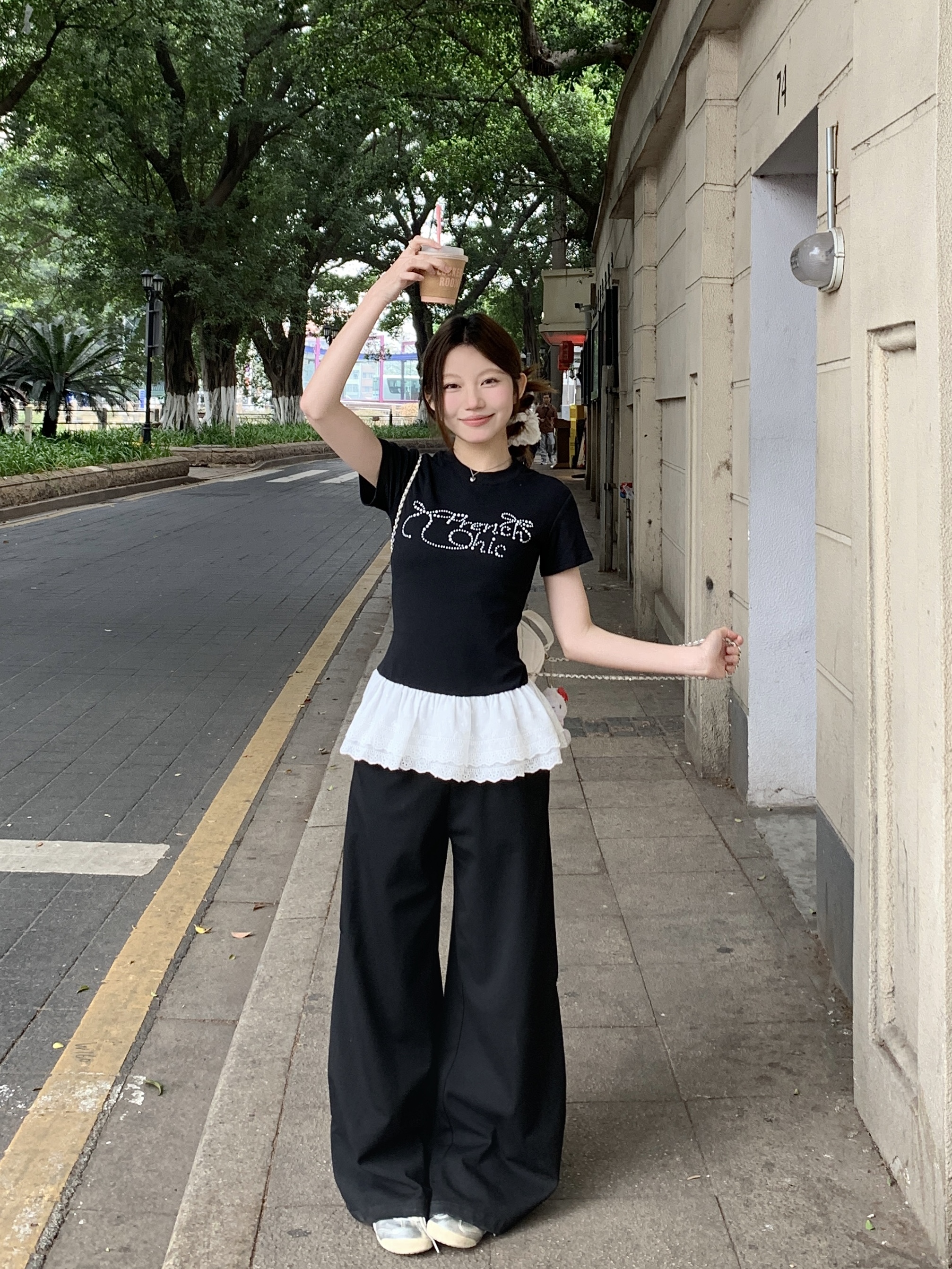 Real shot of bow-skinned diamond lace black short-sleeved T-shirt for women in summer slim fit and slim shoulder short top