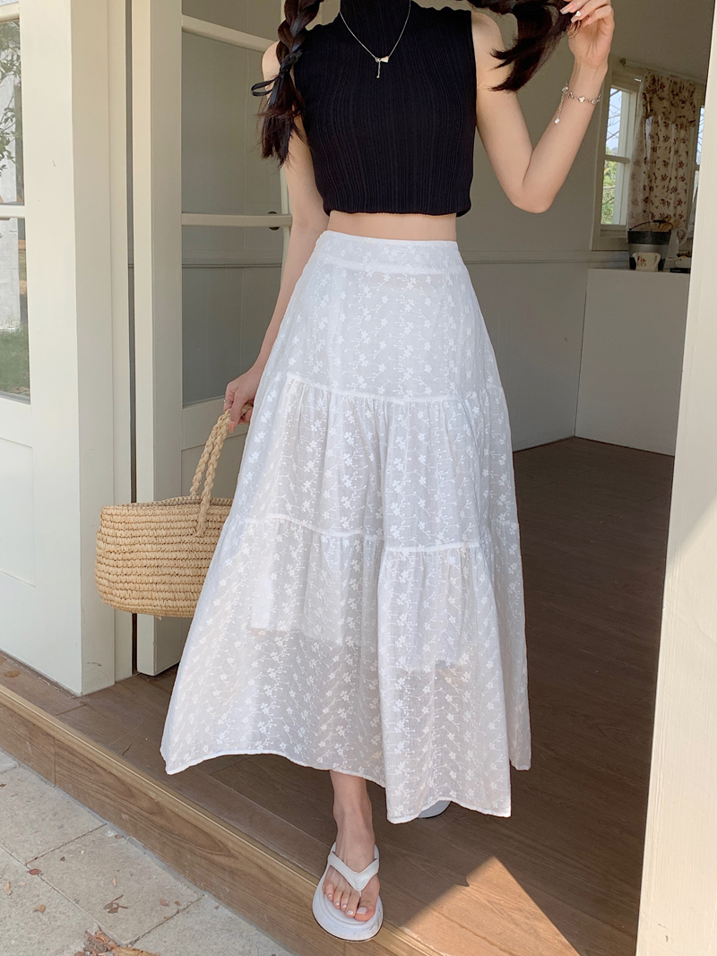 Real shot of 2025 spring jacquard embroidered white skirt for women with elastic back and slim straddle large hem skirt