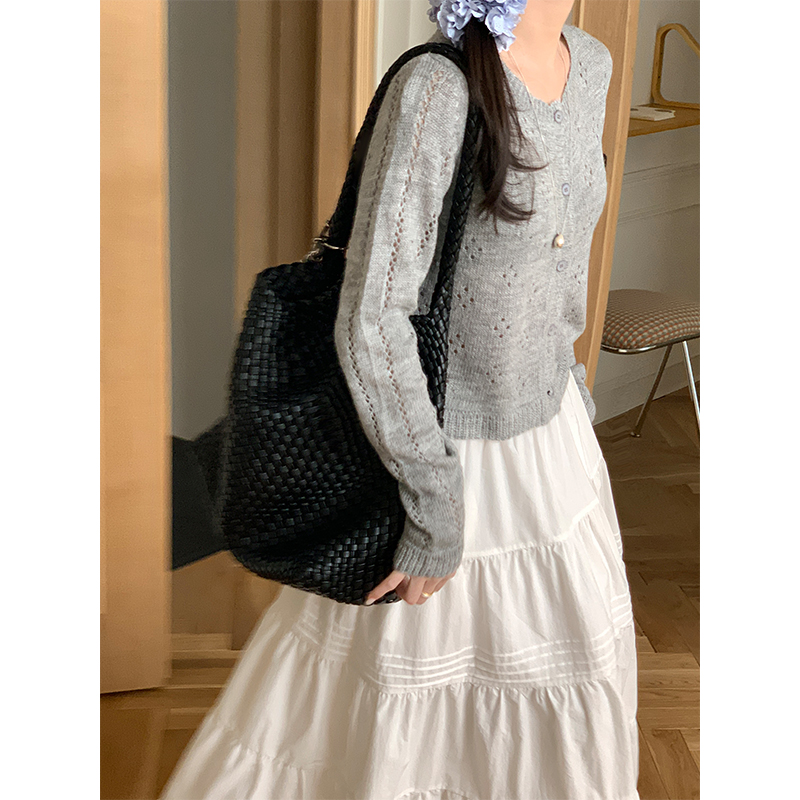 Real-life spring new sweet girl gentle and cute little lace hollow sweater Korean soft glutinous short cardigan top