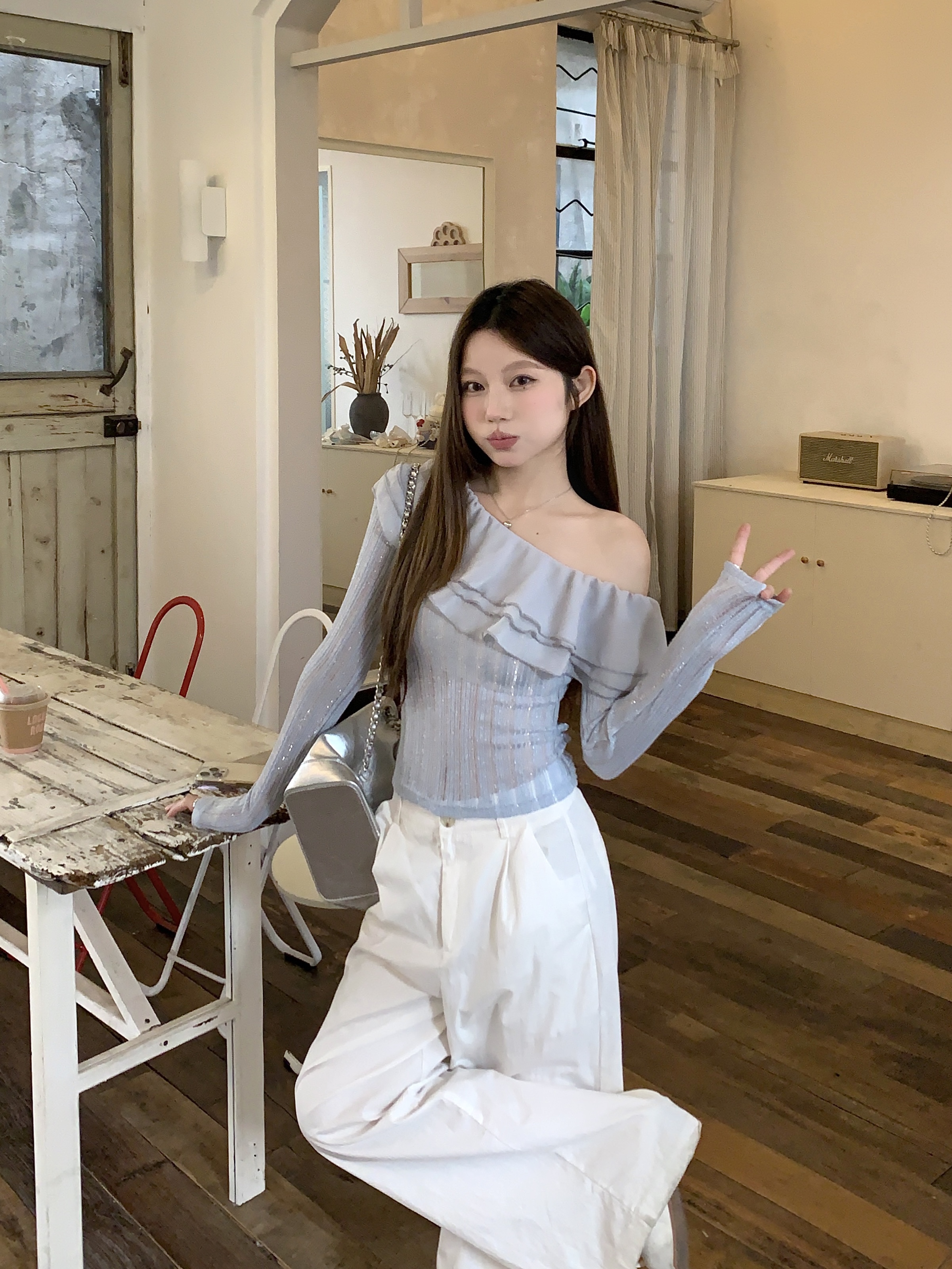 Real shot of ruffled blue off-shoulder long-sleeved knitted slim-fit design hot girl short base shirt top