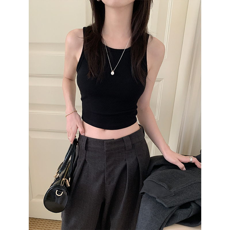 Real shot of 2025 early spring new style women's versatile round neck slim suspender top