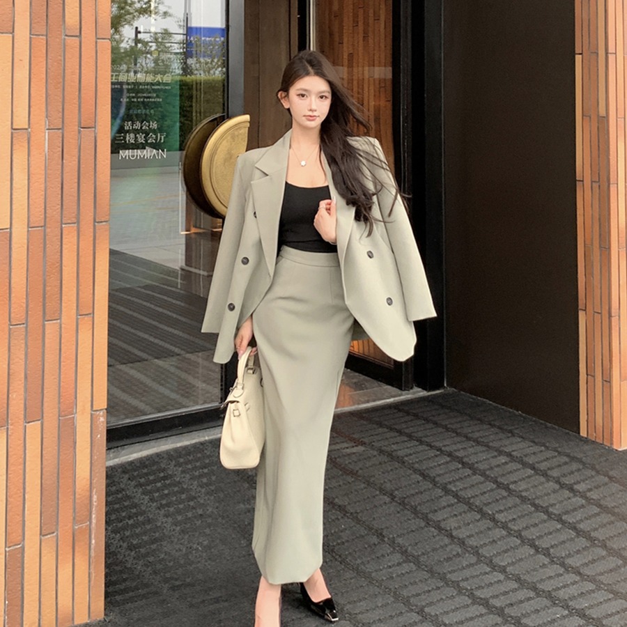 Real shot of retro sexy temperament commuter suit jacket + high waist hip skirt suit for women