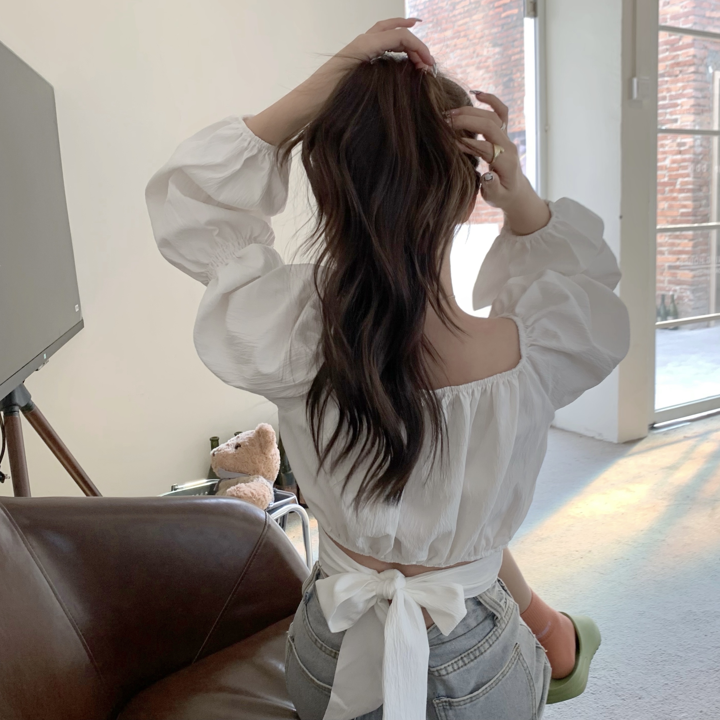 Real shot of puff long-sleeved square collar shirt for women in spring and autumn thin French short strap bow top