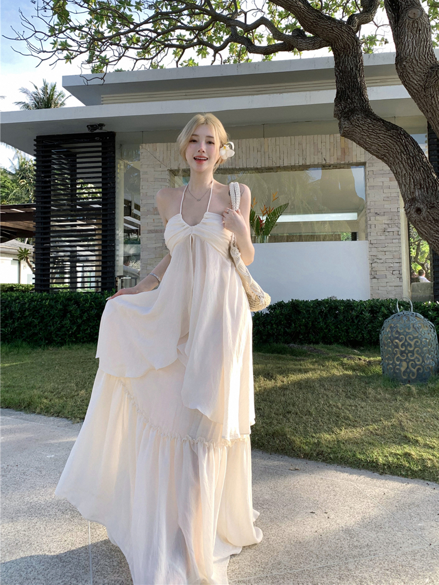 Real shot of retro sexy romantic atmosphere Super fairy seaside vacation strapless neck halter suit flowing long skirt for women