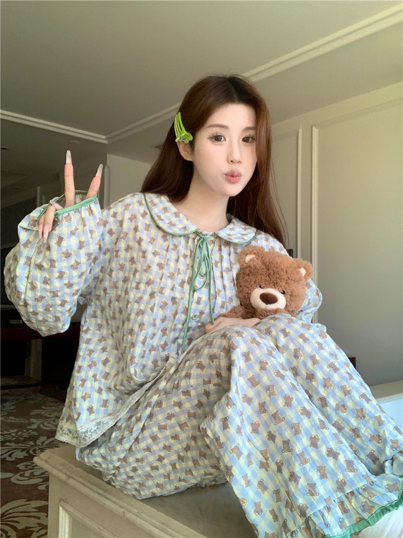 Real shot of Korean sweet doll collar cartoon autumn loose foliage wear casual home clothes suit