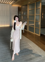 Real shot French sweet girl V-neck floral suspender dress early spring slim splicing lace draped skirt