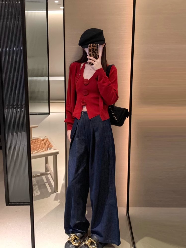 春季搭配一整套小個子高級感穿搭紅色掛脖馬甲背心針織開衫兩件套