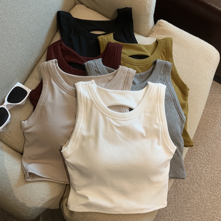 Real shot of hot spring girl bow vest