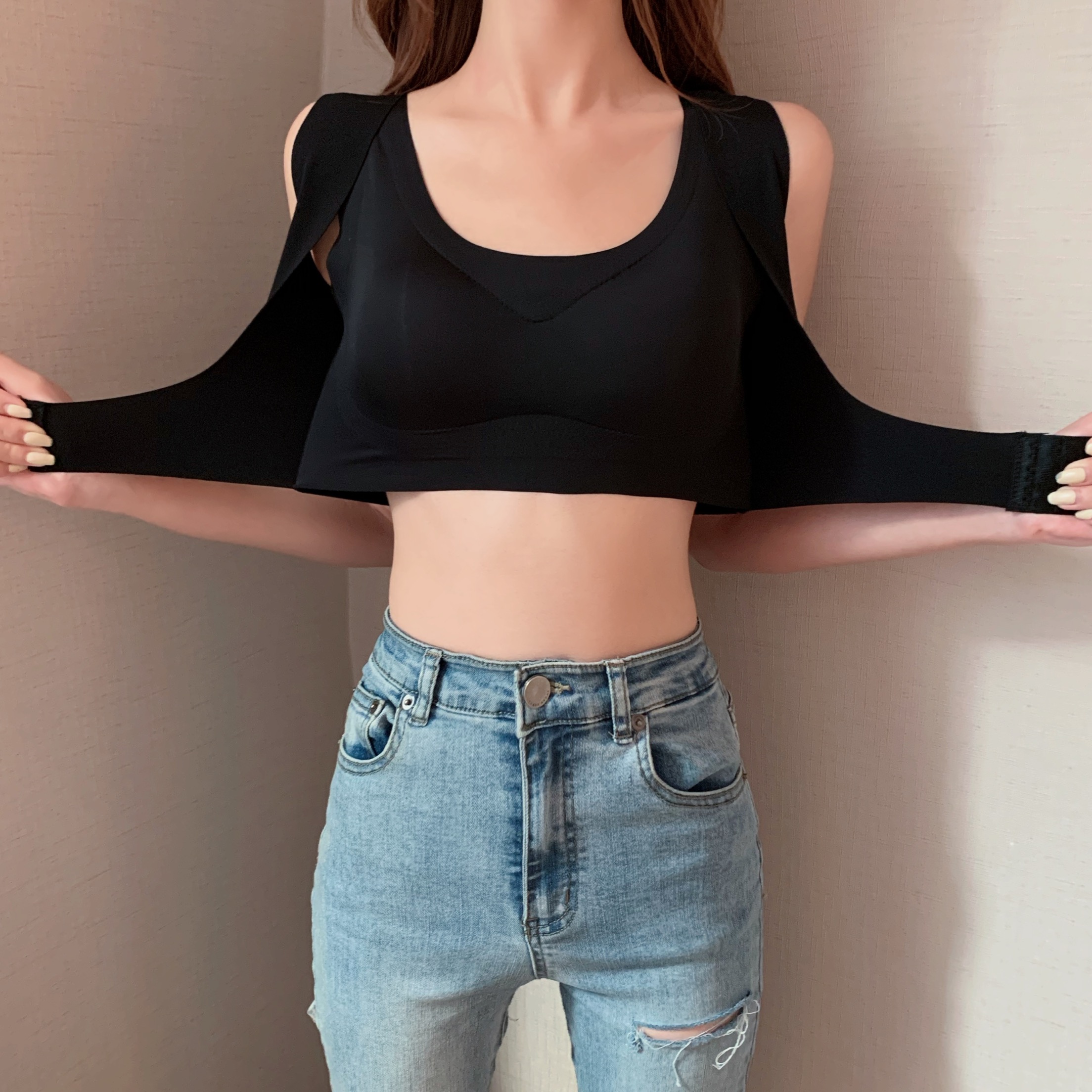 Real shot of beautiful front-breasted underwear for women in autumn and summer two-in-one shoulder hunchback corrected shaping tube top bra