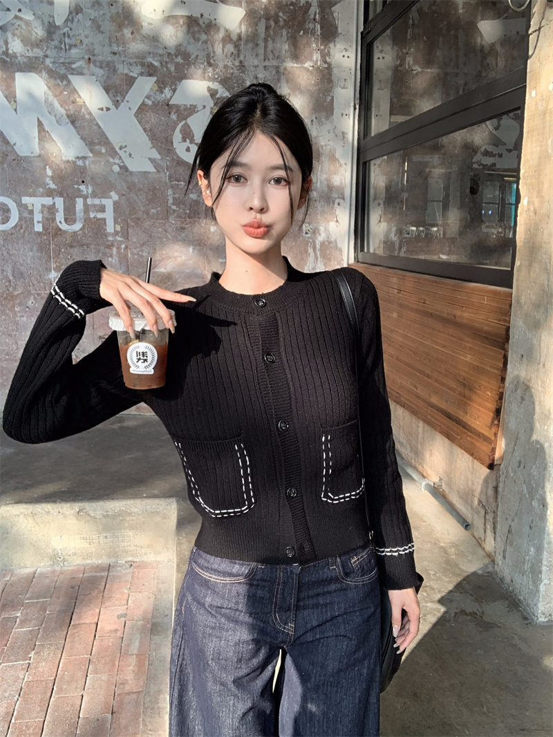 Real shot, fashionable temperament, design, niche top, sweater, jacket, knitted sweater