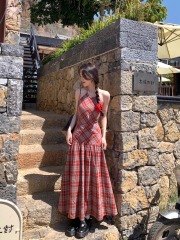 紅色格子連衣裙小眾掛脖吊帶裙女夏季露背綁帶A字裙氣質海邊長裙