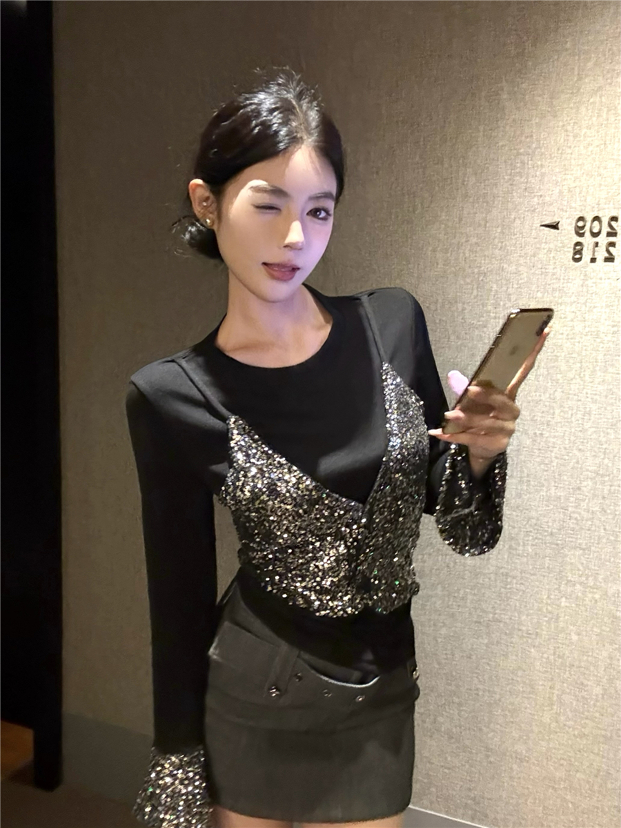 Real shot of retro sexy fashionable slim fit and fake two-piece sequin spliced ​​long-sleeved T-shirt base shirt for women