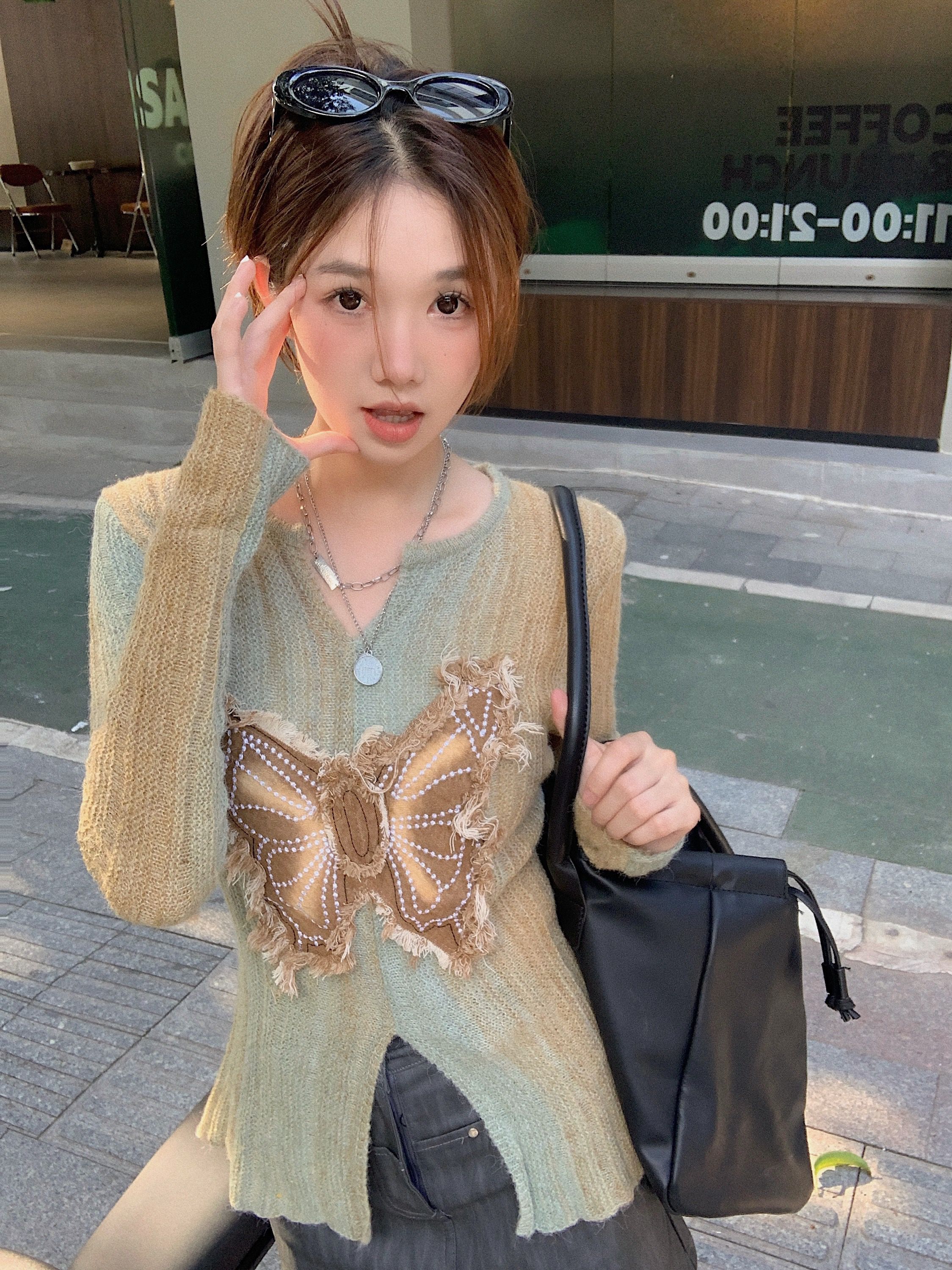 Real shot American three-dimensional butterfly patched gradient slit contrasting color design knitted long-sleeved top