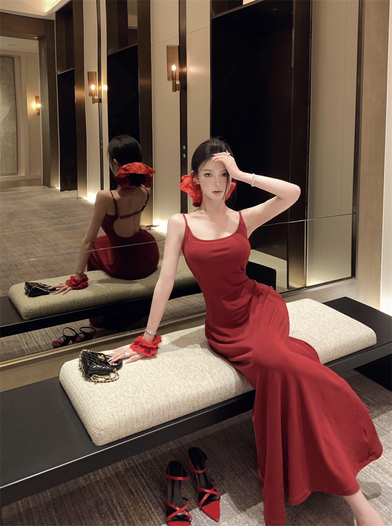 Real shot of early spring backless suspender dress for women with a feeling of atmosphere with chest pad drooping slim fit and slim dress