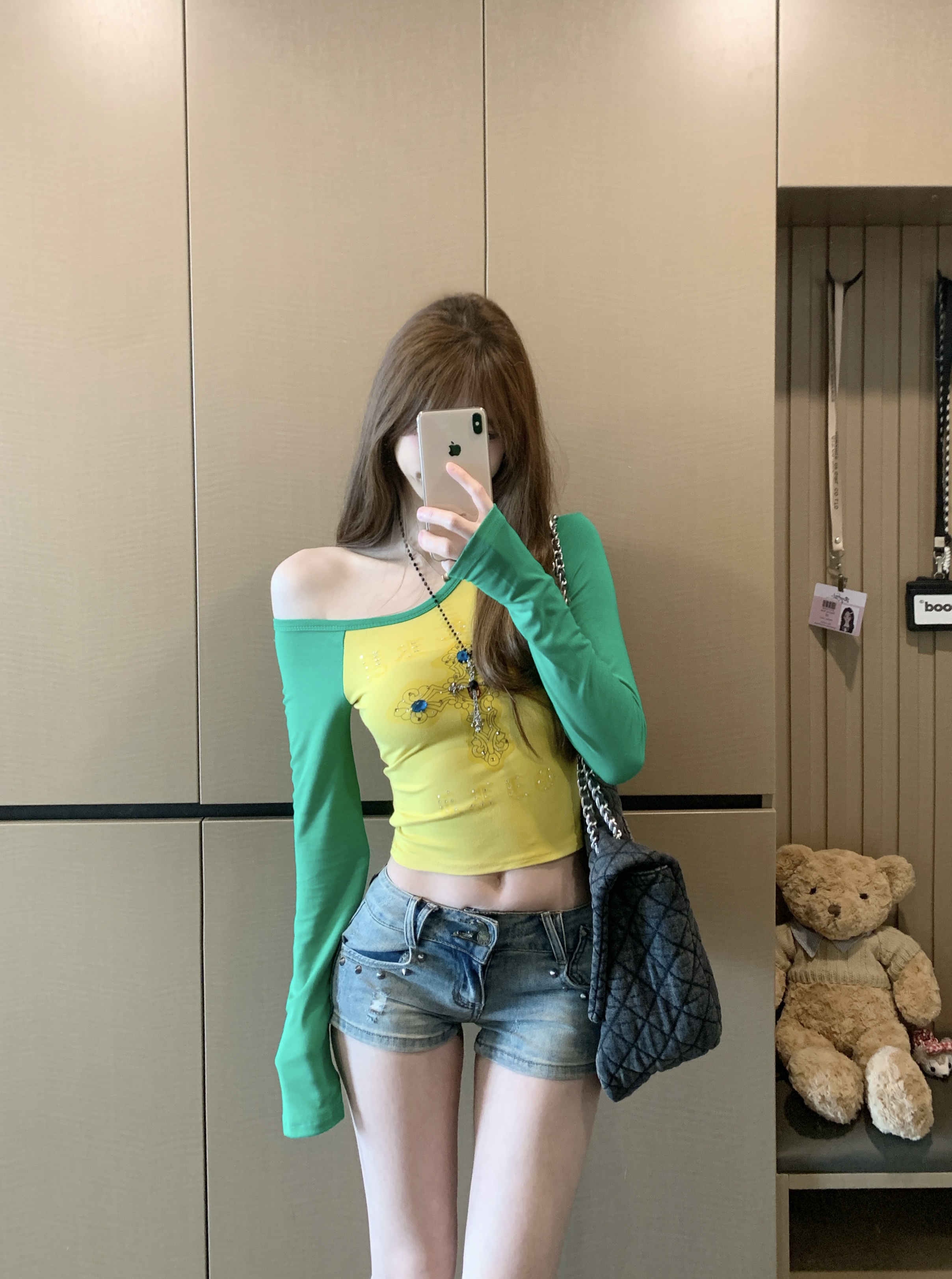 Real shot of American comic hot girls design contrasting color hot diamonds off-shoulder T-shirt female hot girls slim top spring