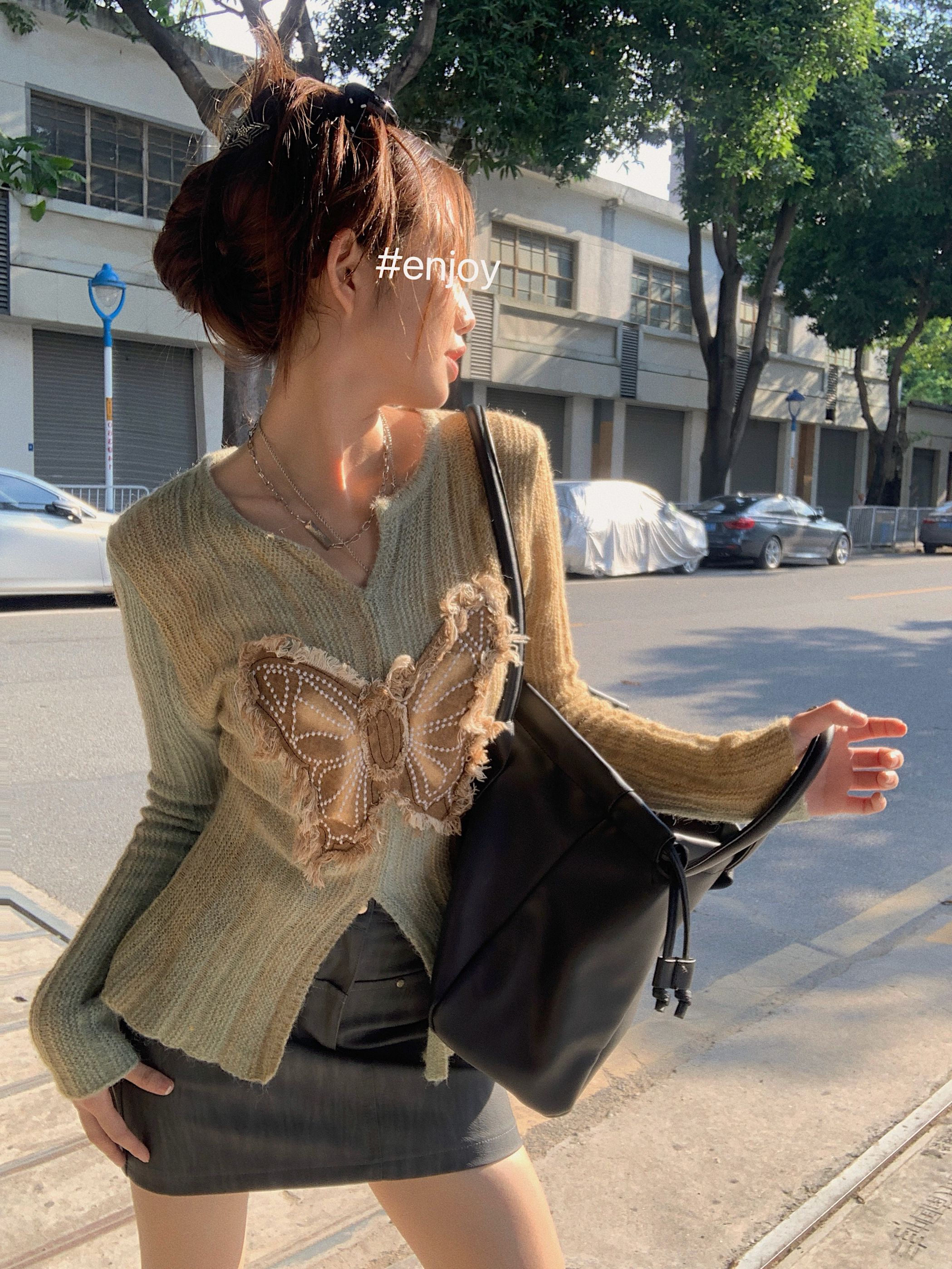 Real shot American three-dimensional butterfly patched gradient slit contrasting color design knitted long-sleeved top
